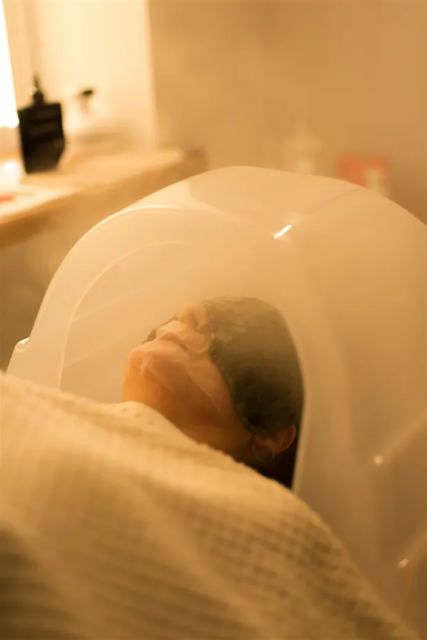 Sauna parowa nawilżająca włosy i skórę głowy